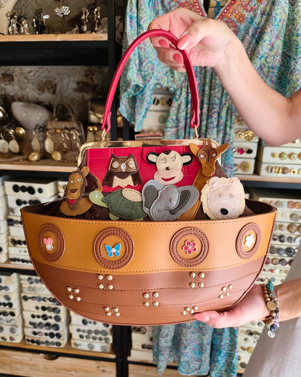 Arca di Noè – Borsa statement con charm animali
