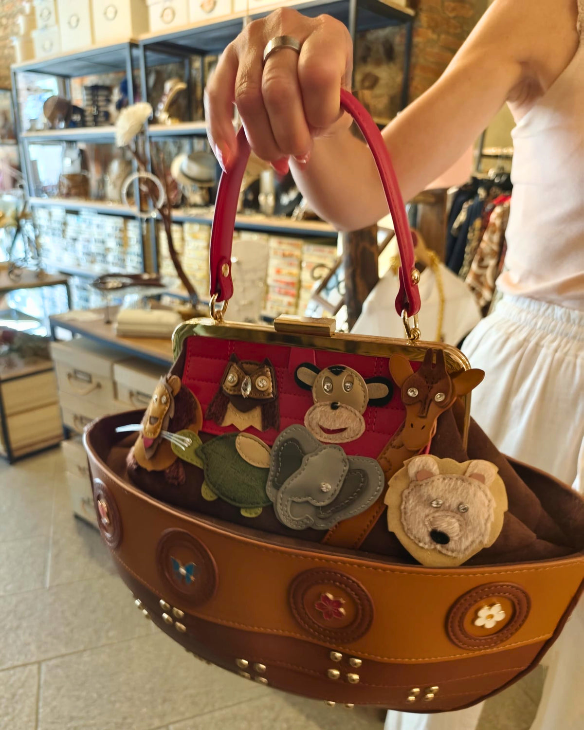 Arca di Noè – Borsa statement con charm animali