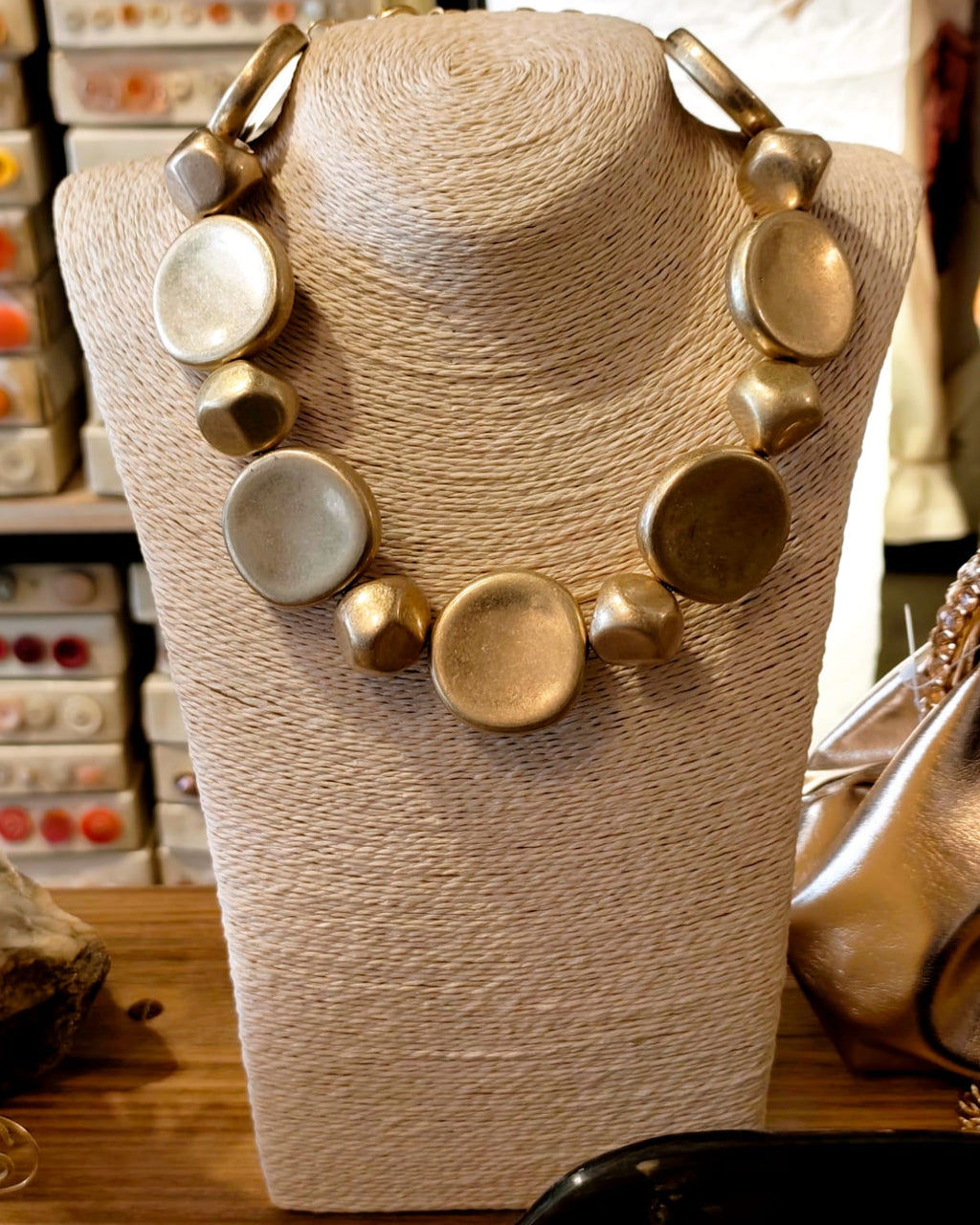 Collana Oxyde Gold (display)