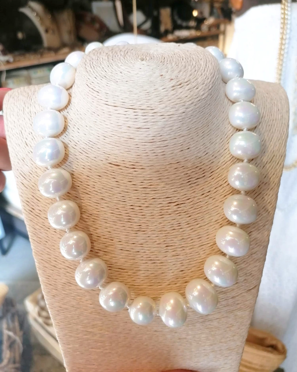 Collana corta di perle barocche grandi