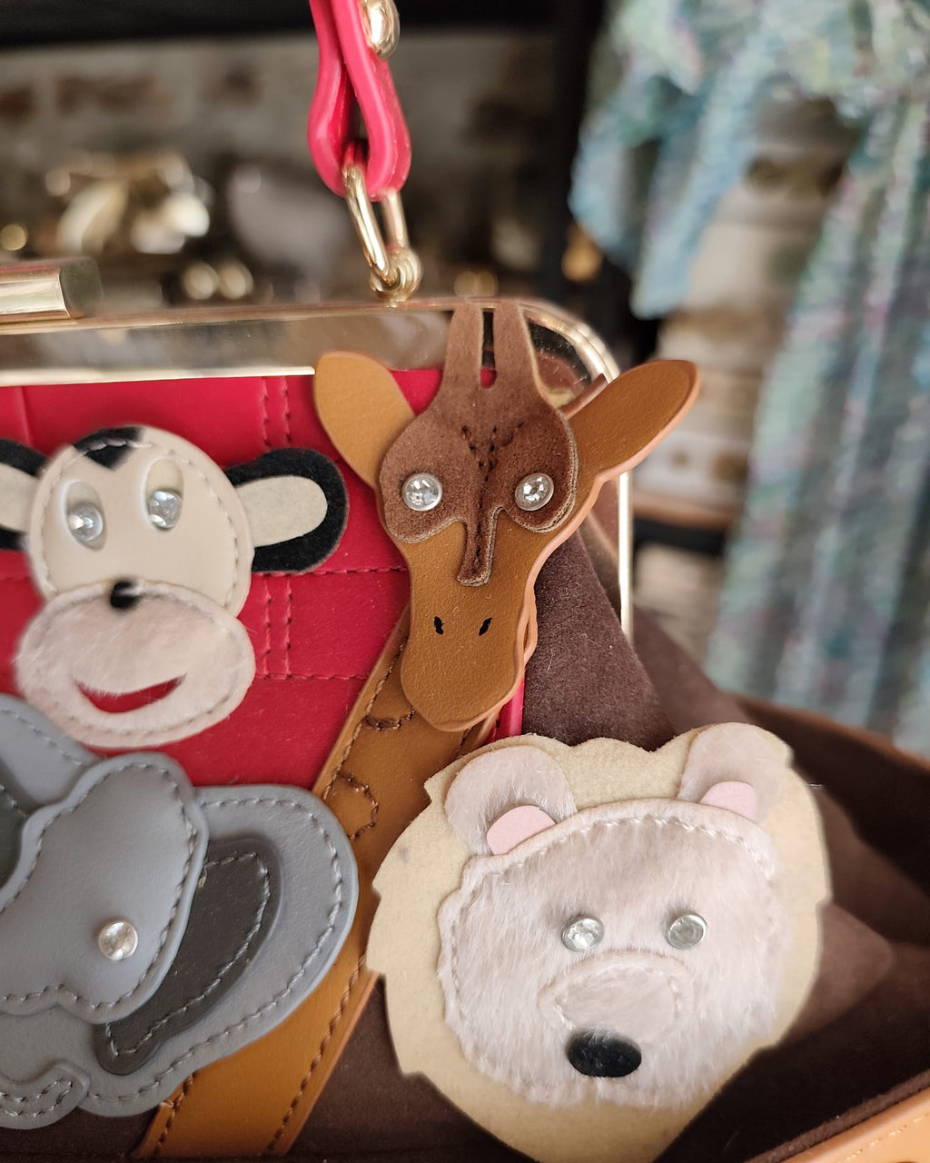 Arca di Noè – Borsa statement con charm animali